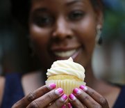 Thumb_woman-craving-cupcake-1000