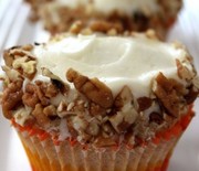 Thumb_carrot-cupcakes-with-cream-cheese-frosting-323x500