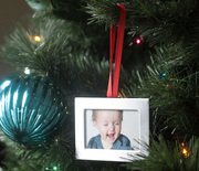 Thumb_diy-christmas-photo-ornaments-mini-frames-dollar-store-diy-easy-how-to-make-christmas-tree-6